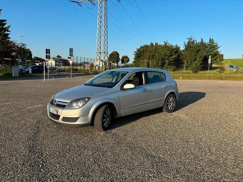 Silber Gebraucht 2004 Opel Astra Kleinwagen | 1.400 € (Guter Preis) - Bild 1/4