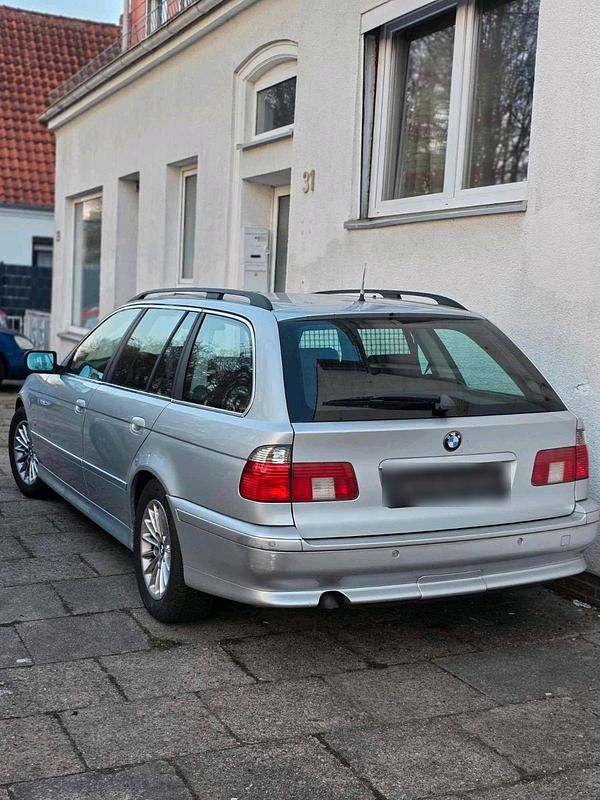 Gebraucht BMW 525 163 PS (119 kW) 2001 Grau Kombi