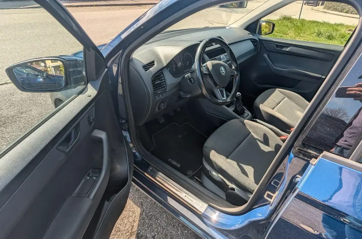 Używany Skoda Fabia Active 131 KM (96 kW) 2017 Niebieski Hatchback