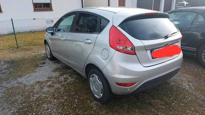 Gebraucht Ford Fiesta 82 PS (60 kW) 2011 Silber Kleinwagen