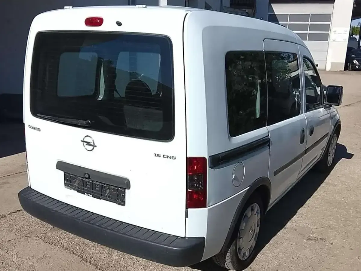 Gebraucht Opel Combo Edition 97 PS (71 kW) 2005 Casabl/arctic/eisweiss/kaolin Van / Kleinbus