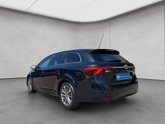 Gebraucht Toyota Avensis Basis 148 PS (108 kW) 2017 Titaniumblau mica metallic Kombi