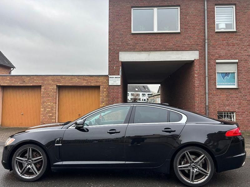 Schwarz (metallic) Gebraucht 2010 Jaguar XF Portfolio Limousine | 11.987 € (Fairer Preis) - Bild 1/4