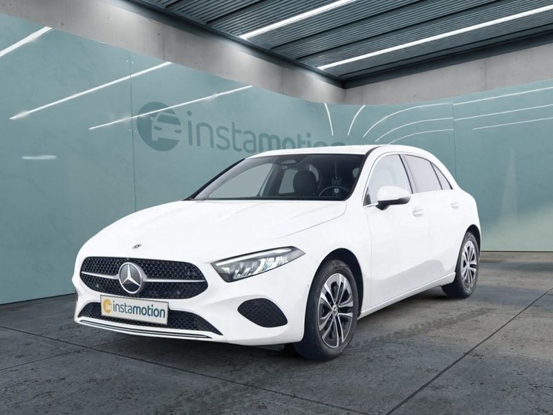 Weiß Gebraucht 2024 Mercedes A250 Progressive Limousine | 34.050 € (Fairer Preis) - Bild 1/4