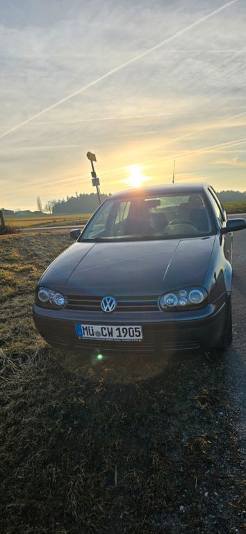 Grau Gebraucht 1998 VW Golf IV Basis Limousine | 999 € (Superpreis) - Bild 1/4