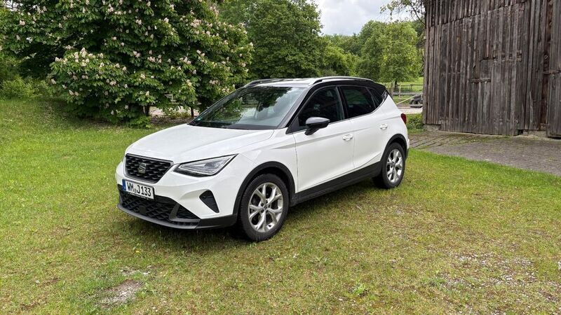 Weiß Gebraucht 2022 Seat Arona FR SUV | 21.650 € (Fairer Preis) - Bild 1/4