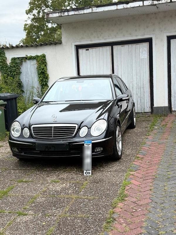 Schwarz Gebraucht 2006 Mercedes E320 Limousine | 4.000 € (Guter Preis) - Bild 1/4