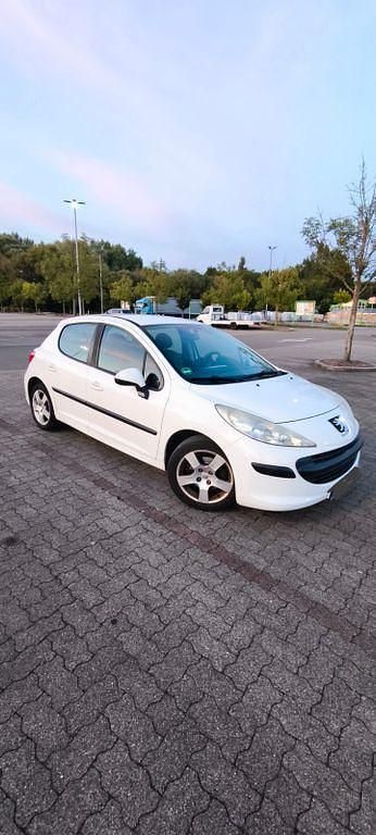 Weiß Gebraucht 2008 Peugeot 207 Filou Limousine | 800 € (Guter Preis) - Bild 1/4