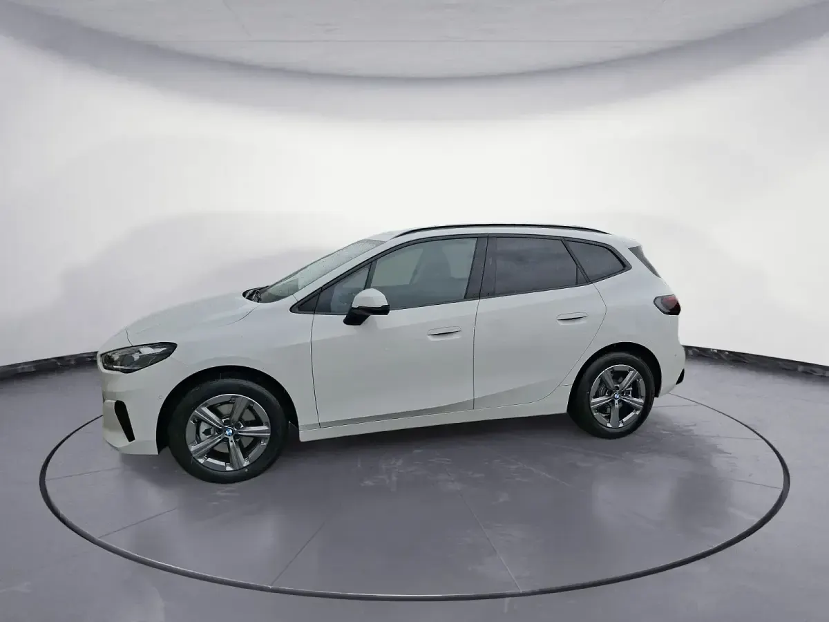 Gebraucht BMW 220 Active Tourer 170 PS (125 kW) 2025 Weiß Van / Kleinbus
