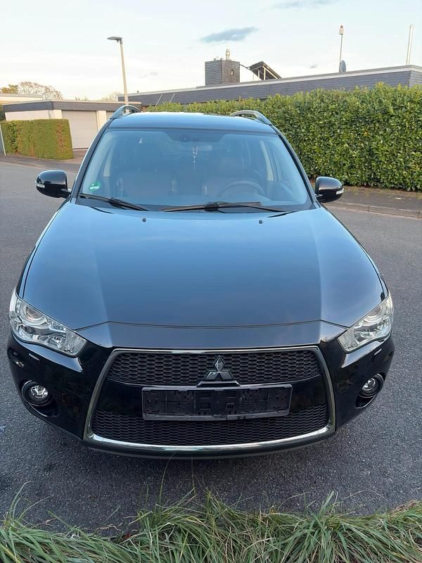 Schwarz Gebraucht 2011 Mitsubishi Outlander SUV | 6.700 € (Fairer Preis) - Bild 1/4