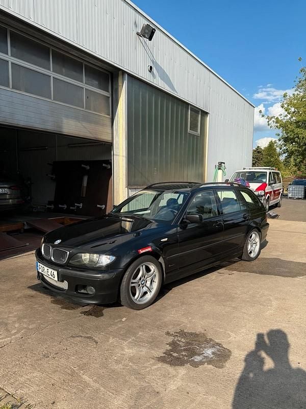 Schwarz Gebraucht 2004 BMW 318 M Sport Kombi | 2.399 € (Fairer Preis) - Bild 1/4