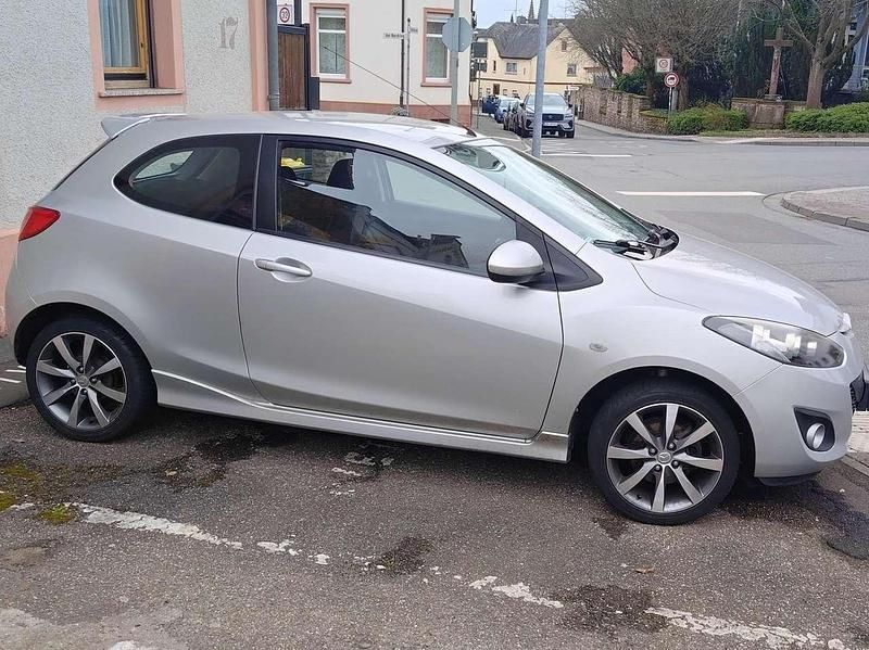 Gebraucht Mazda 2 Sports-Line 102 PS (75 kW) 2011 Silber Kleinwagen