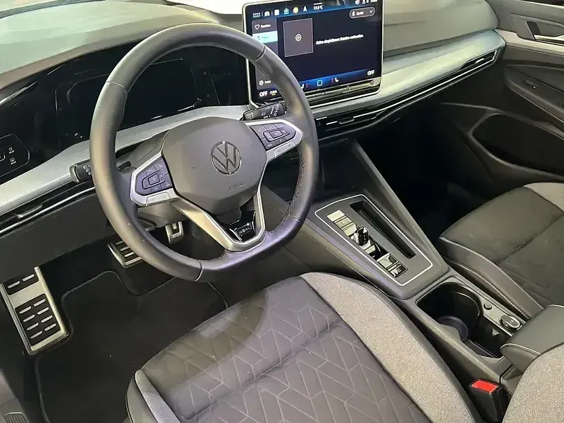 Gebraucht VW Golf VIII Goal 150 PS (110 kW) 2025 Oryxweiã Limousine