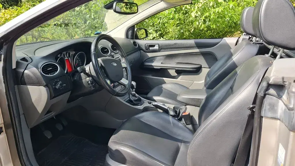 Gebraucht Ford Focus Cabriolet Titanium 136 PS (100 kW) 2008 Silber Cabrio