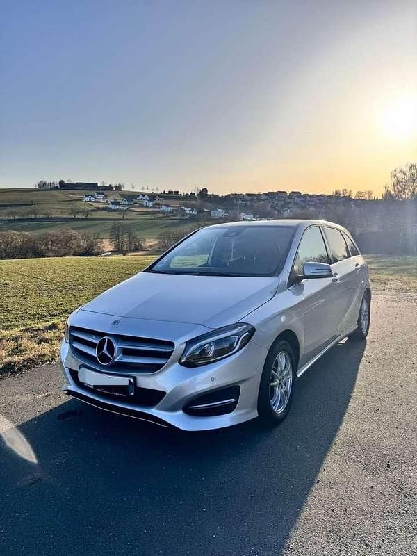 Gebraucht Mercedes B180 122 PS (89 kW) 2018 Silber Van / Kleinbus