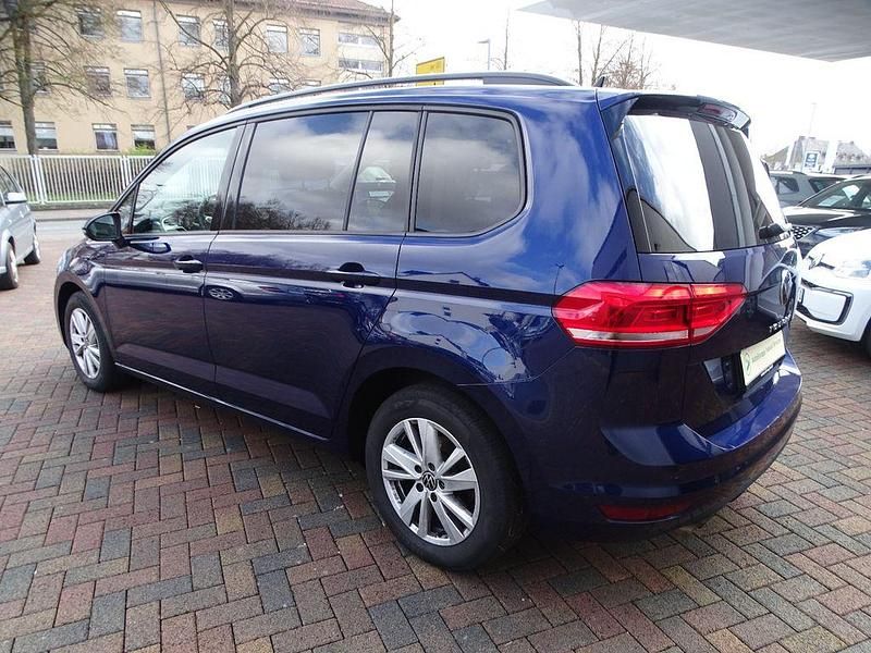 Gebraucht VW Touran 150 PS (110 kW) 2022 Blau Van / Kleinbus