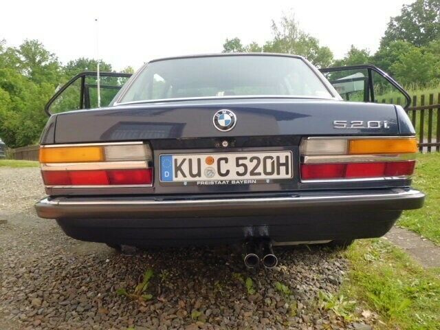 Gebraucht BMW 520 129 PS (94 kW) 1987 Blau Limousine