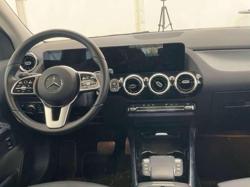 Gebraucht Mercedes GLA200 Progressive 163 PS (119 kW) 2020 Grau SUV