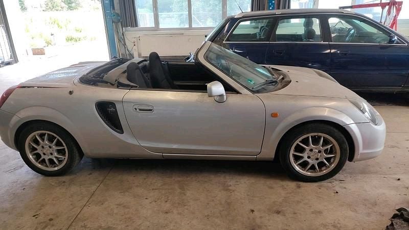 Silber Gebraucht 2001 Toyota MR2 Cabrio | 5.200 € (Superpreis) - Bild 1/4