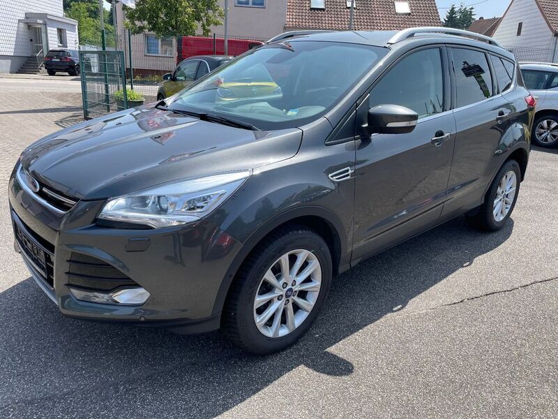 Grau Gebraucht 2016 Ford Kuga Titanium SUV | 11.900 € (Guter Preis) - Bild 1/4