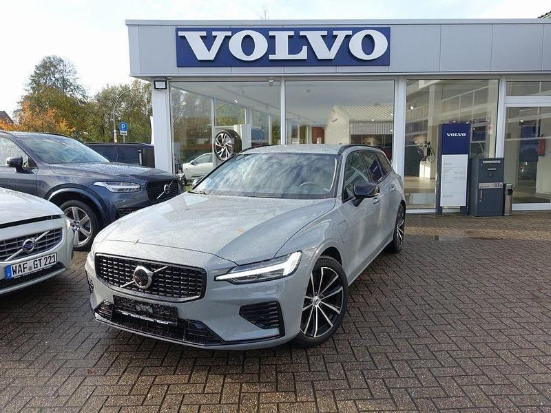 Grau Gebraucht 2024 Volvo V60 Plus Kombi | 39.900 € (Fairer Preis) - Bild 1/4