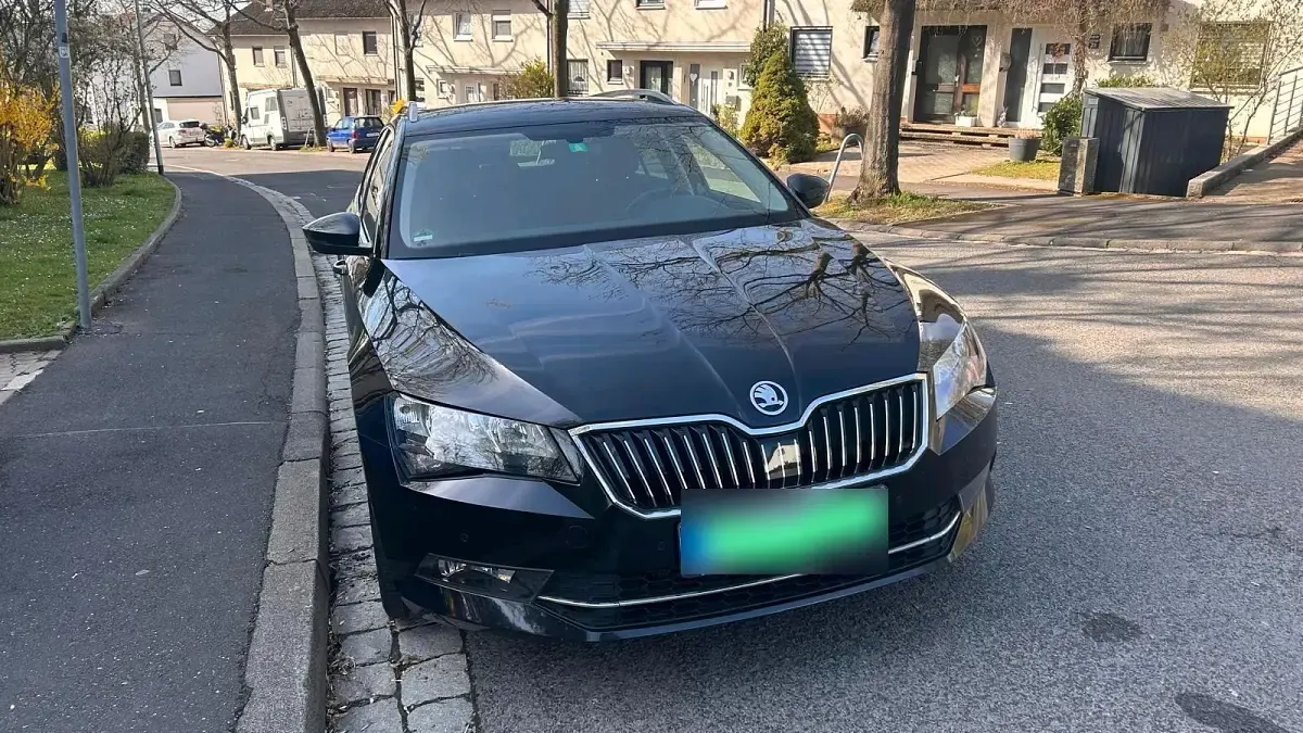 Gebraucht Skoda Superb 150 PS (110 kW) 2016 Schwarz Kombi