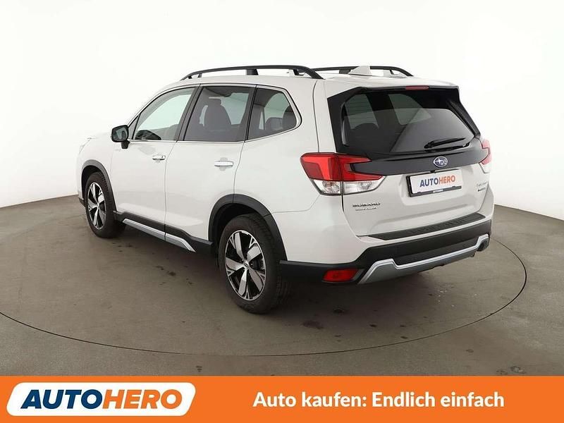 Gebraucht Subaru Forester Platinum 150 PS (110 kW) 2021 Crystal white SUV