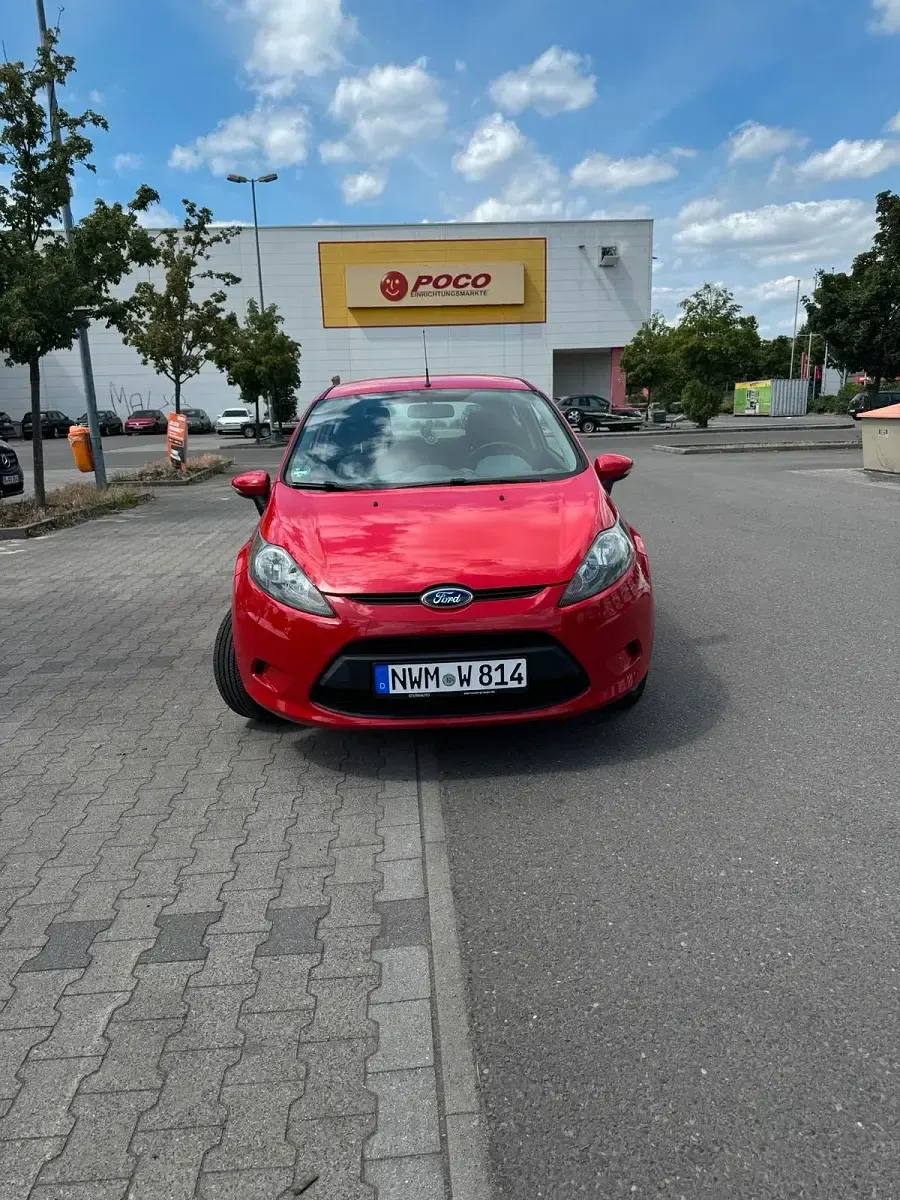 Gebraucht Ford Fiesta 105 PS (77 kW) 2009 Rot Kleinwagen