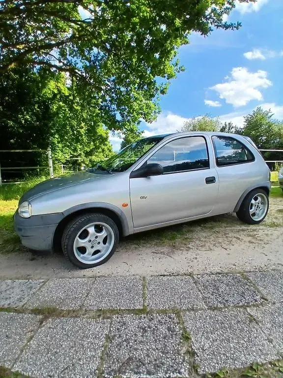 Gebraucht Opel Corsa 45 PS (33 kW) 1997 Silber Kleinwagen