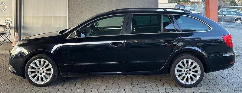 Gebraucht Skoda Superb Exclusive 140 PS (102 kW) 2013 Schwarz Kombi