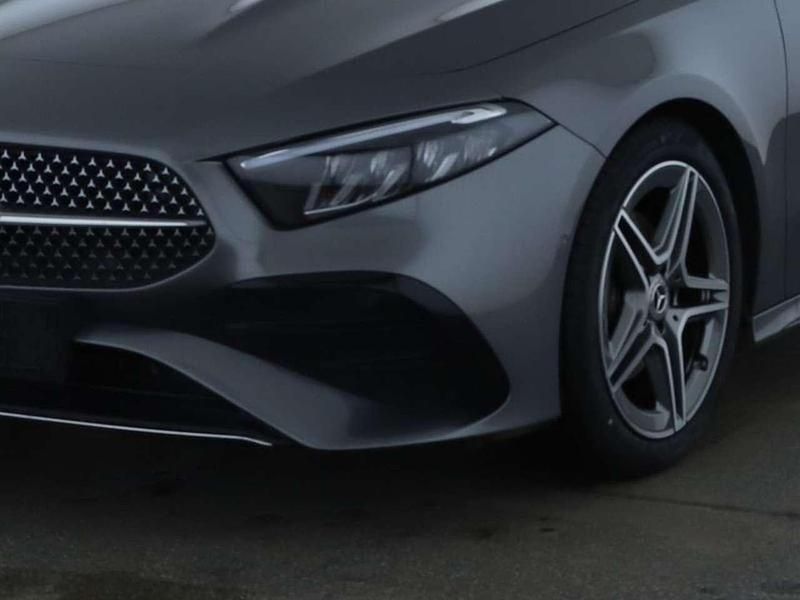 Gebraucht Mercedes A200 AMG line 163 PS (119 kW) 2024 Mountaingrau  met. Limousine