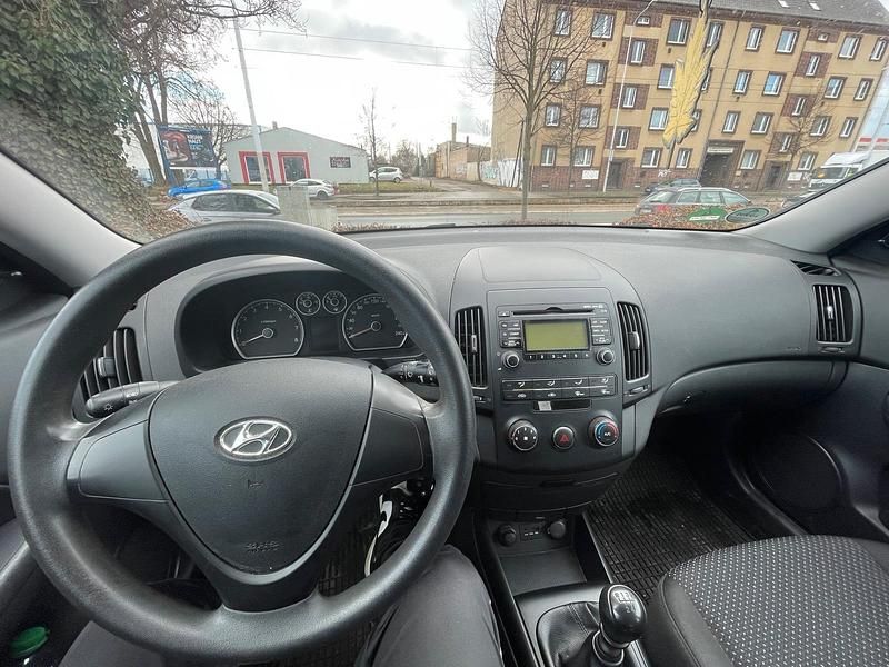 Gebraucht Hyundai i30 110 PS (80 kW) 2009 Blau Limousine