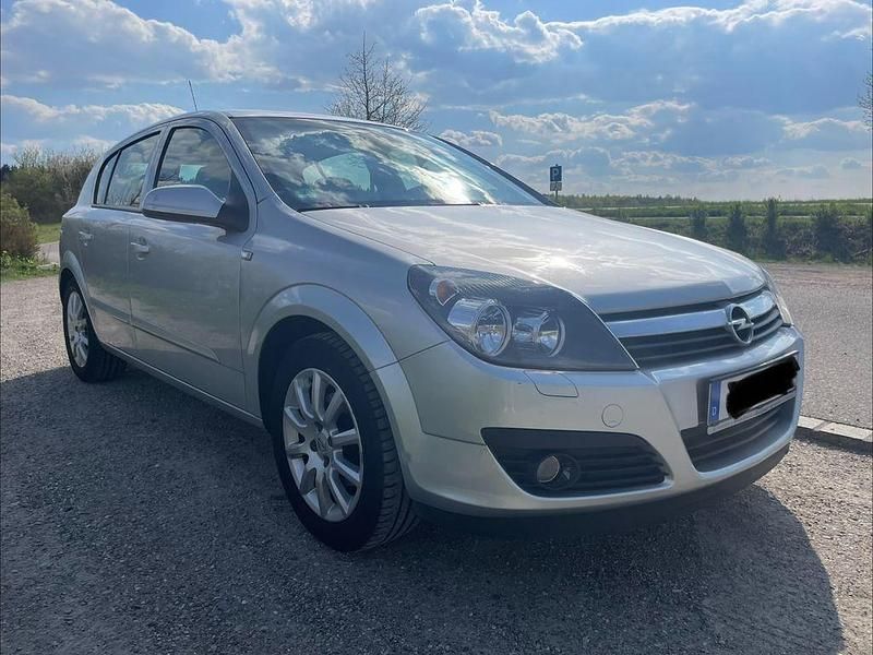 Gebraucht Opel Astra 105 PS (77 kW) 2006 Silber Limousine