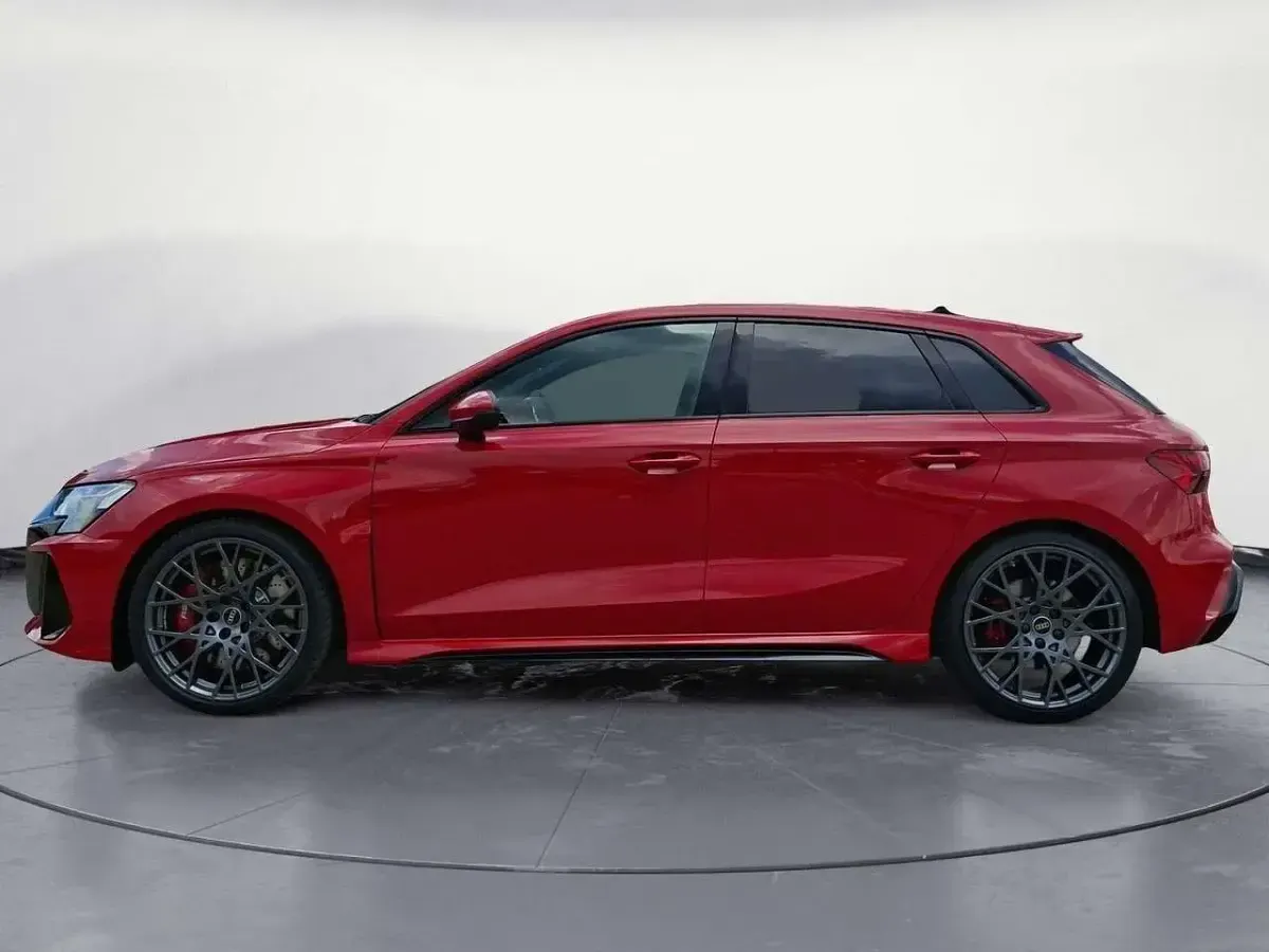 Gebraucht Audi RS3 Sport 400 PS (294 kW) 2025 Rot Limousine