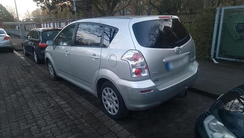 Gebraucht Toyota Corolla Verso 129 PS (94 kW) 2009 Silber Van / Kleinbus