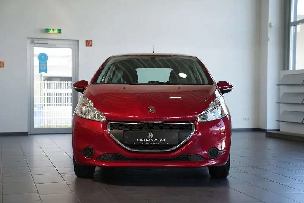 Gebraucht Peugeot 208 Active 68 PS (50 kW) 2015 Lackierung rot rubi/lackierun Kleinwagen