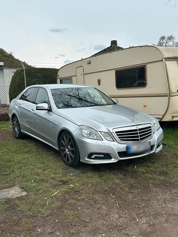 Gebraucht Mercedes E220 170 PS (125 kW) 2009 Silber Limousine