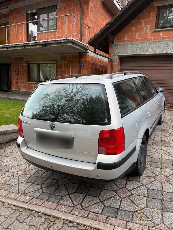 Gebraucht VW Passat 125 PS (91 kW) 2000 Grau Kombi