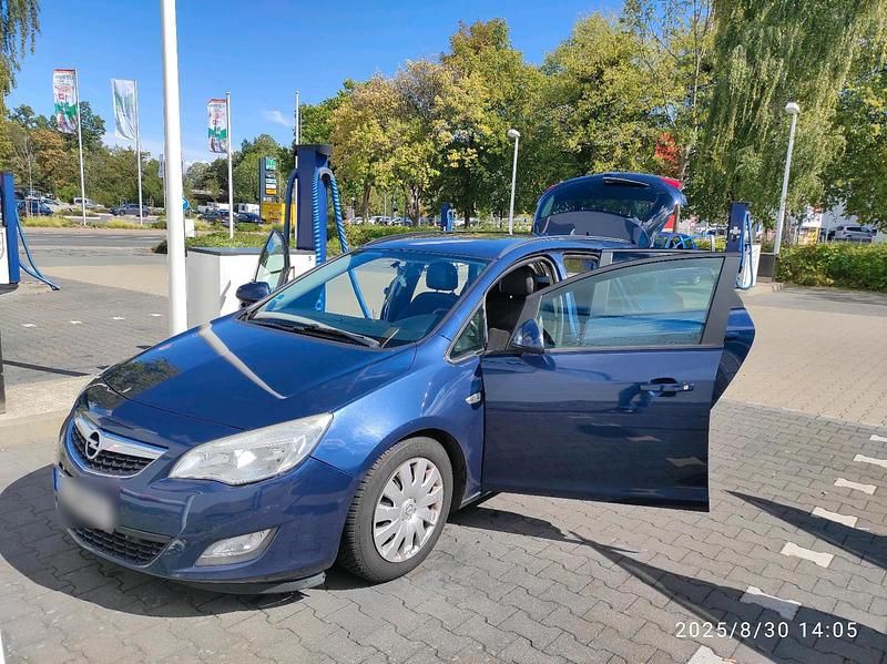 Andere farben Gebraucht 2012 Opel Astra Sport Kombi | 2.800 € (Fairer Preis) - Bild 1/4