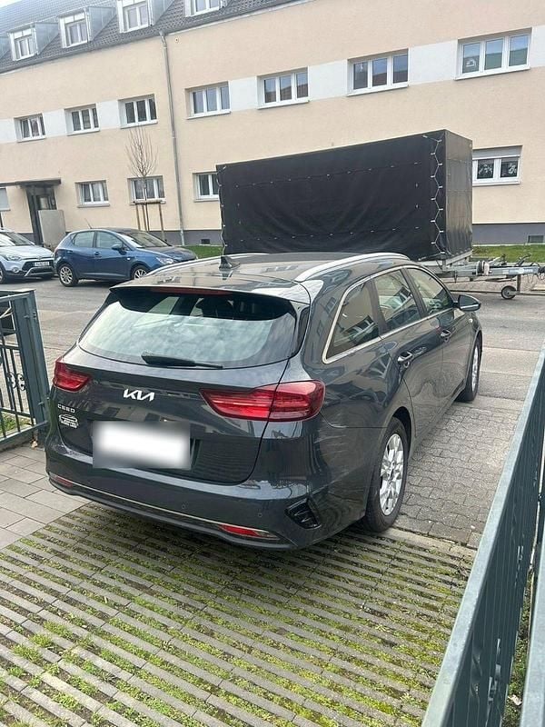 Gebraucht Kia Ceed 136 PS (100 kW) 2023 Grau Kleinwagen