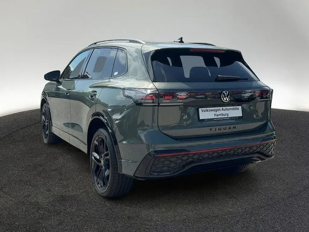 Gebraucht VW Tiguan R-line 204 PS (150 kW) 2025 D4 cipressinogrün metallic SUV