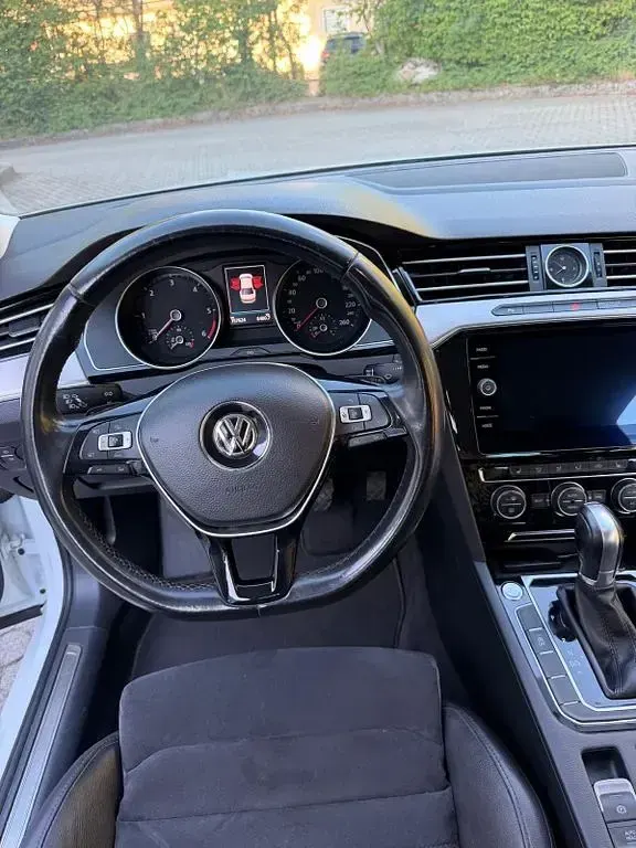 Gebraucht VW Passat Highline 150 PS (110 kW) 2017 Weiß Limousine