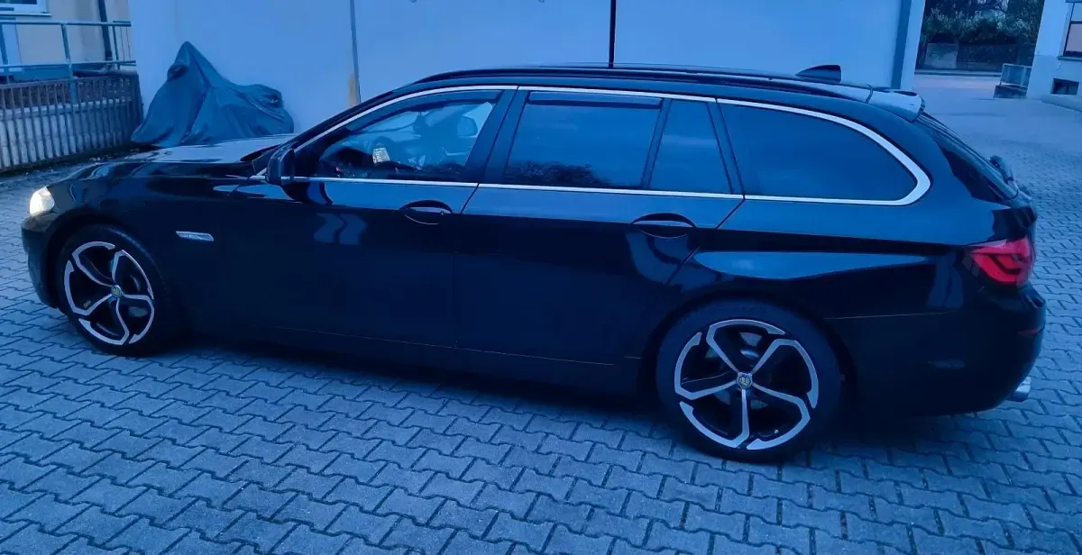 Gebraucht BMW 520 184 PS (135 kW) 2012 Schwarz Kombi