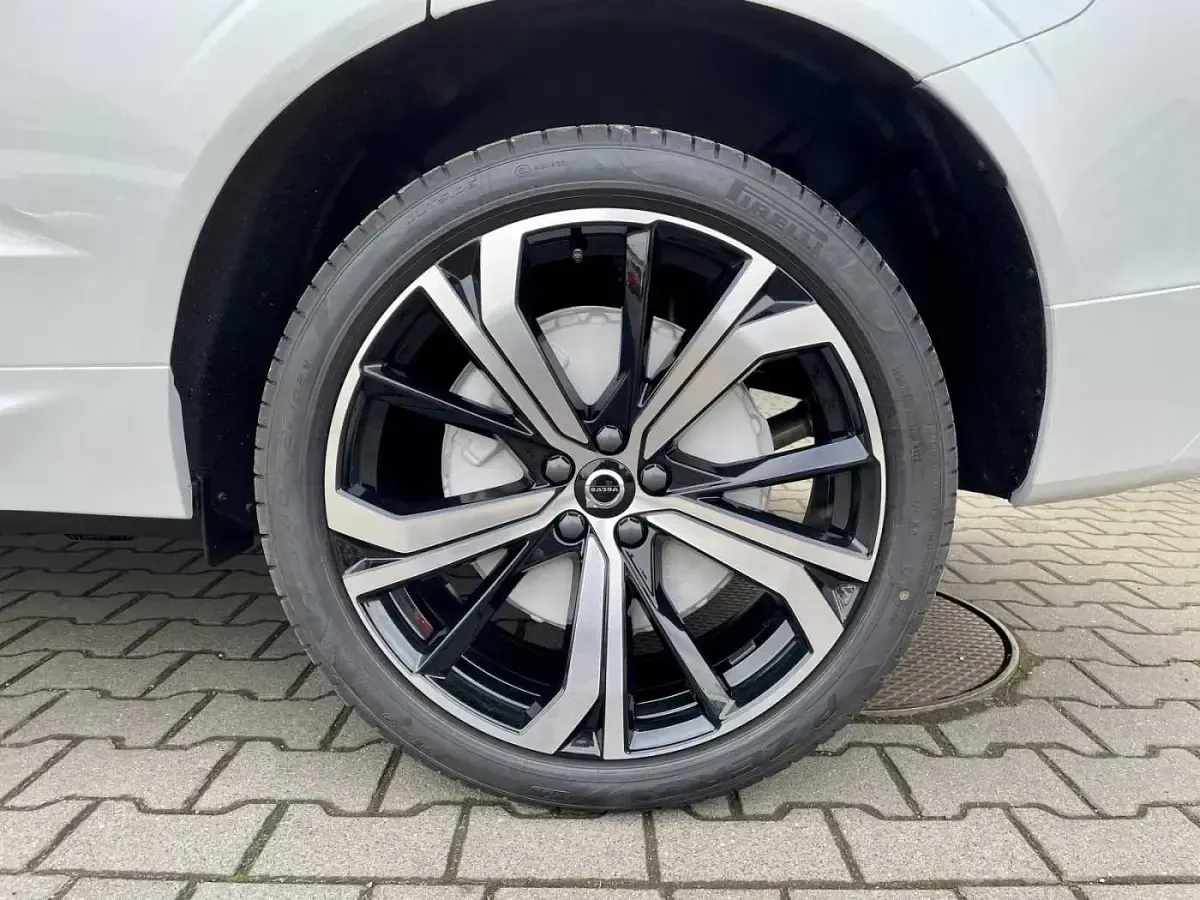 Gebraucht Volvo XC60 145 PS (106 kW) 2023 SUV