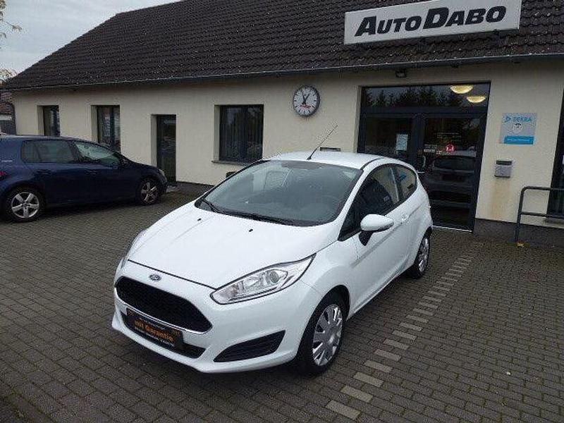 Gebraucht Ford Fiesta Trend 80 PS (58 kW) 2016 Weiß Kleinwagen