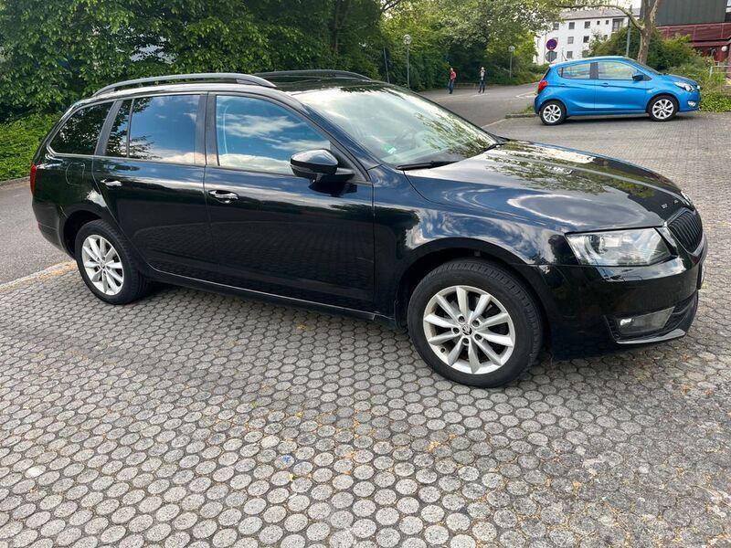 Schwarz Gebraucht 2016 Skoda Octavia Drive Kombi | 9.300 € (Guter Preis) - Bild 1/4