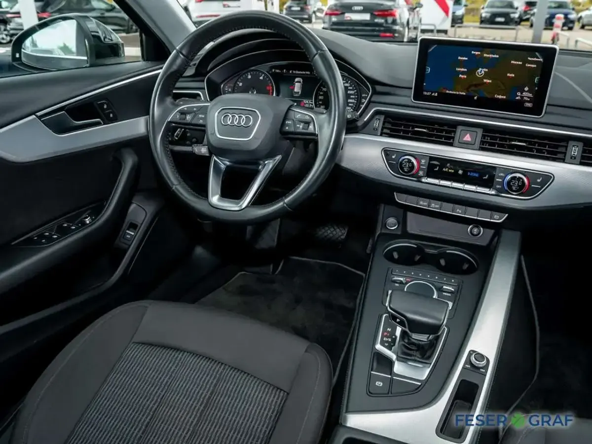 Gebraucht Audi A4 Ambiente 150 PS (110 kW) 2019 Mythosschwarz metallic Kombi