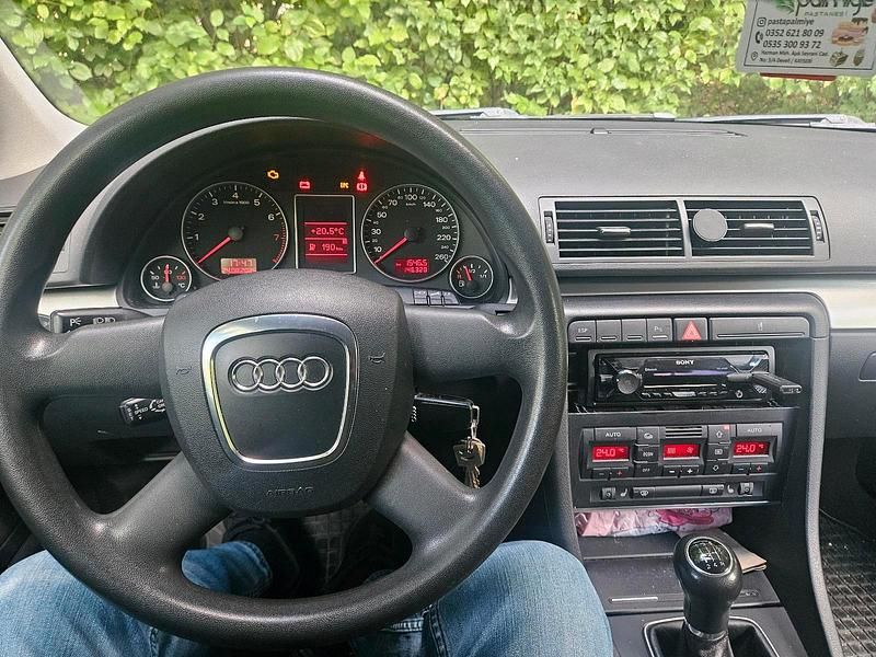 Grau Gebraucht 2005 Audi A4 Limousine | 3.950 € (Fairer Preis) - Bild 1/4