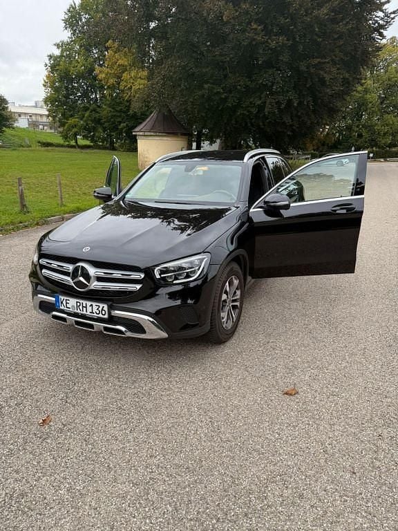 Schwarz Gebraucht 2020 Mercedes GLC200 SUV | 32.900 € (Guter Preis) - Bild 1/4