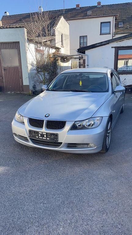 Silber Gebraucht 2005 BMW 325 Limousine | 3.890 € (Fairer Preis) - Bild 1/4